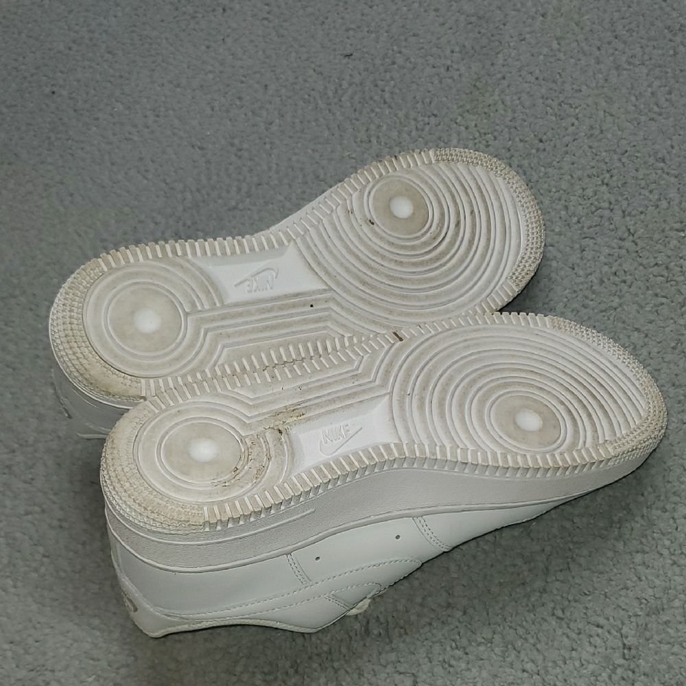 Nike Air Force 1 '07 'Triple White' Women's Size 7.5 DD8959-100 - Picture 9 of 9